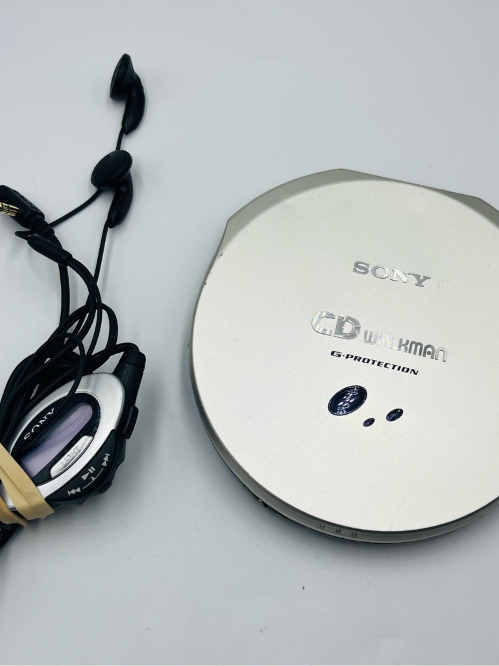 Sony D-EJ915 CD walkman, with remote Tested Works